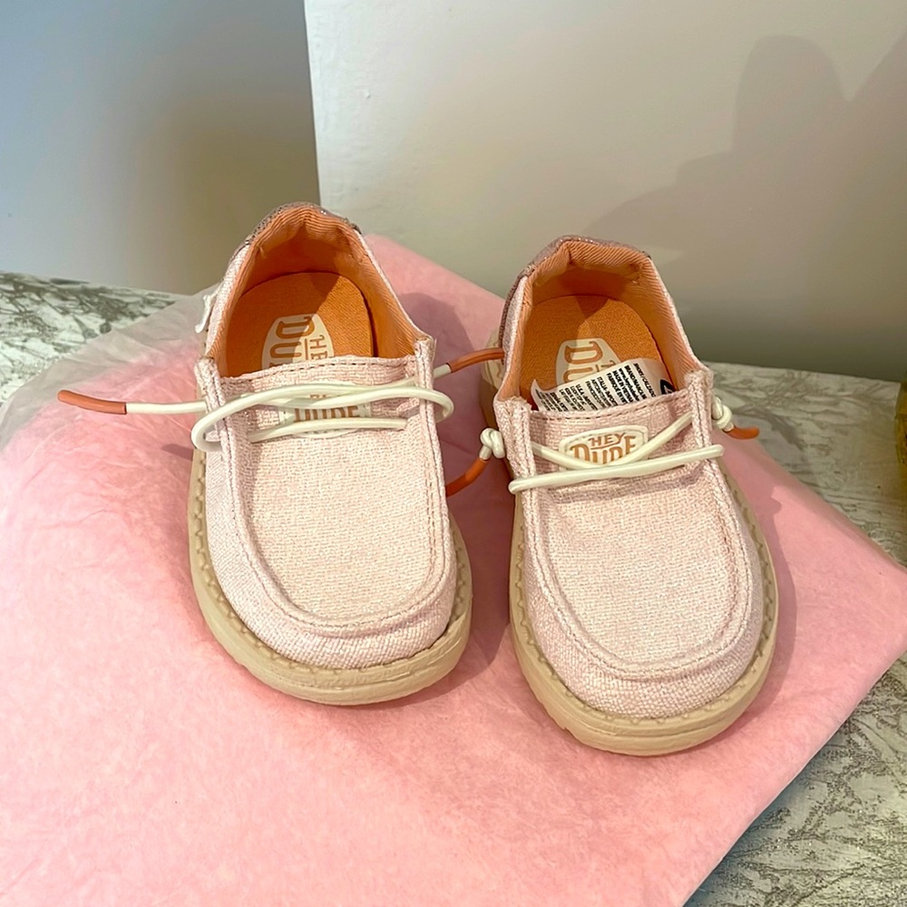 Hey Dude Baby Toddler Pink shoes size 6c